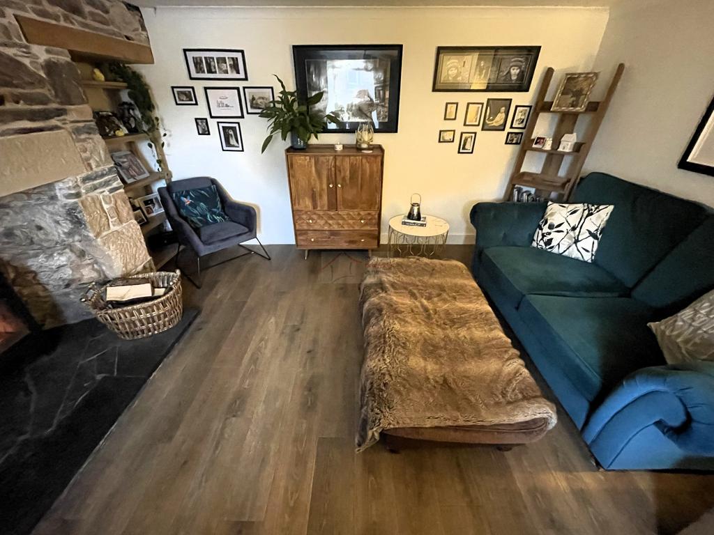 Lounge .JPG
