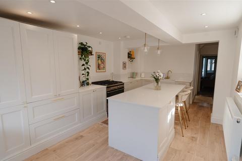 2 bedroom end of terrace house for sale, Junction Road, Warley, Brentwood