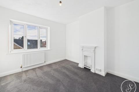 3 bedroom terraced house to rent, Henconner Gardens, Leeds LS7