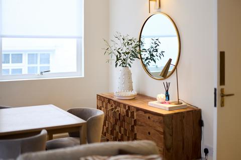 1 bedroom apartment for sale, Strathearn Place, London