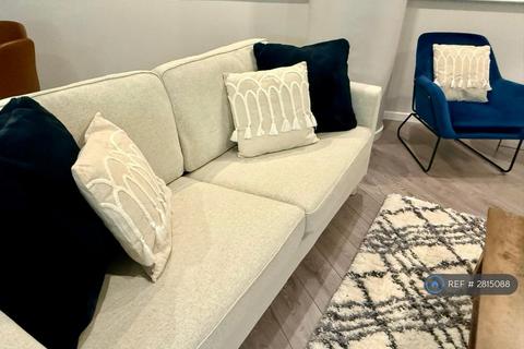 2 bedroom flat to rent, Bridgewater Place, Leeds, LS11