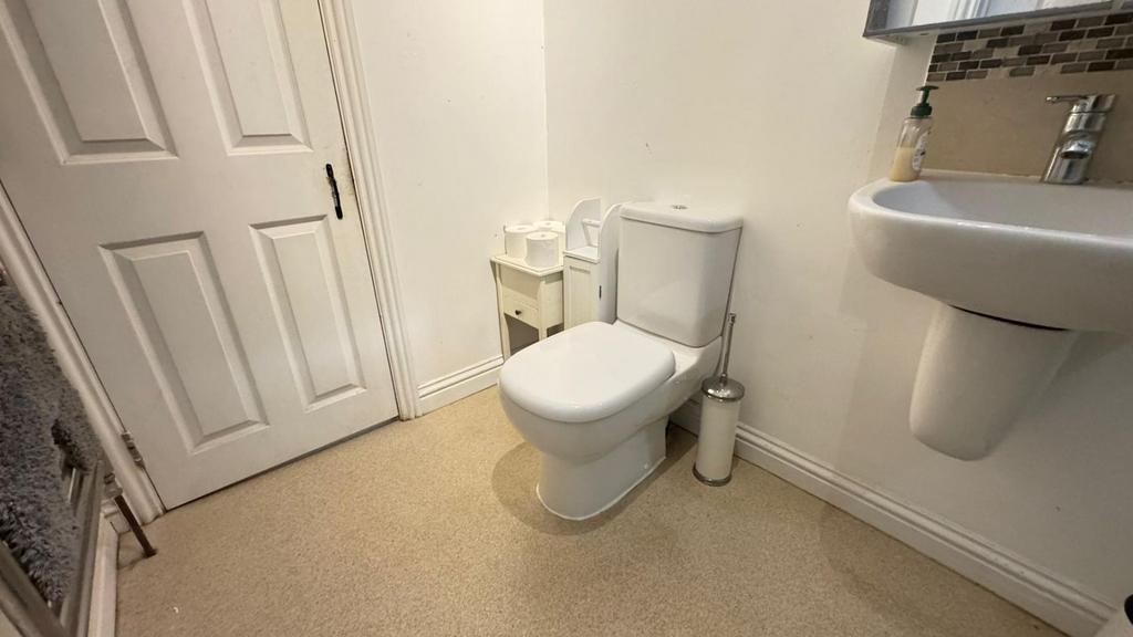 Bathroom 1.1.jpeg