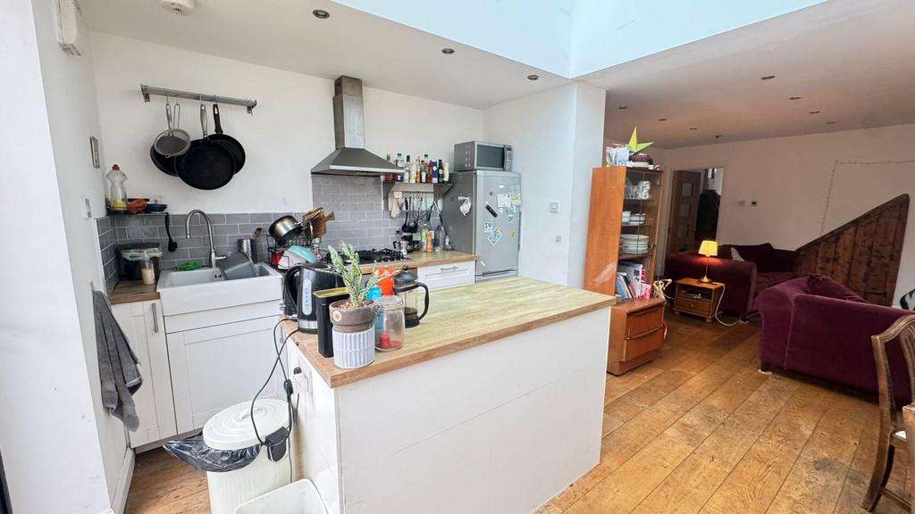 Kitchen 1.jpeg