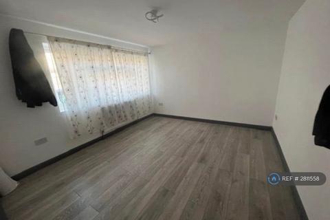 3 bedroom bungalow to rent, Valley Road, Gillingham, ME7