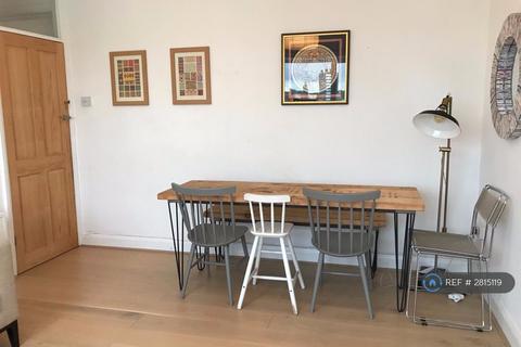 2 bedroom flat to rent, Parliament Court, London, NW3