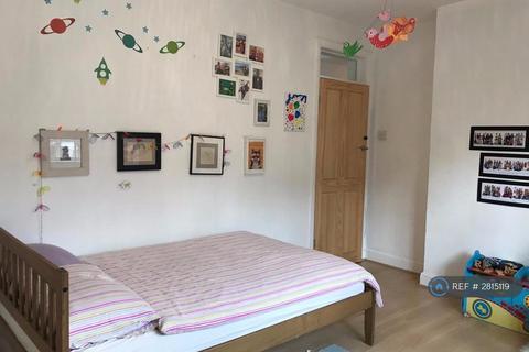2 bedroom flat to rent, Parliament Court, London, NW3