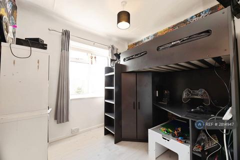 3 bedroom end of terrace house to rent, Flaxley Road, Morden, SM4