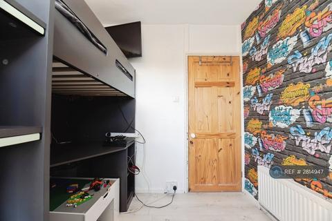 3 bedroom end of terrace house to rent, Flaxley Road, Morden, SM4