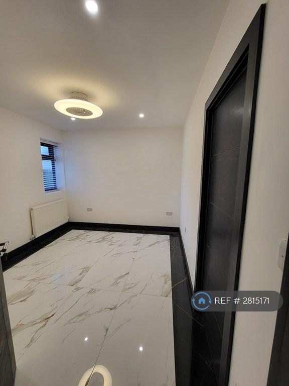 Bedroom 2 With Ensuite Access