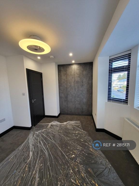 Bed 3 With Fitted Wardrobe
