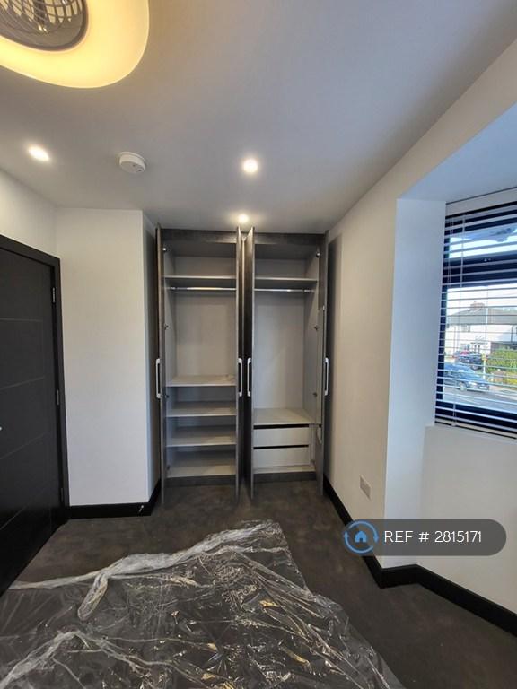 Bed 3 With Fitted Open Wardrobe