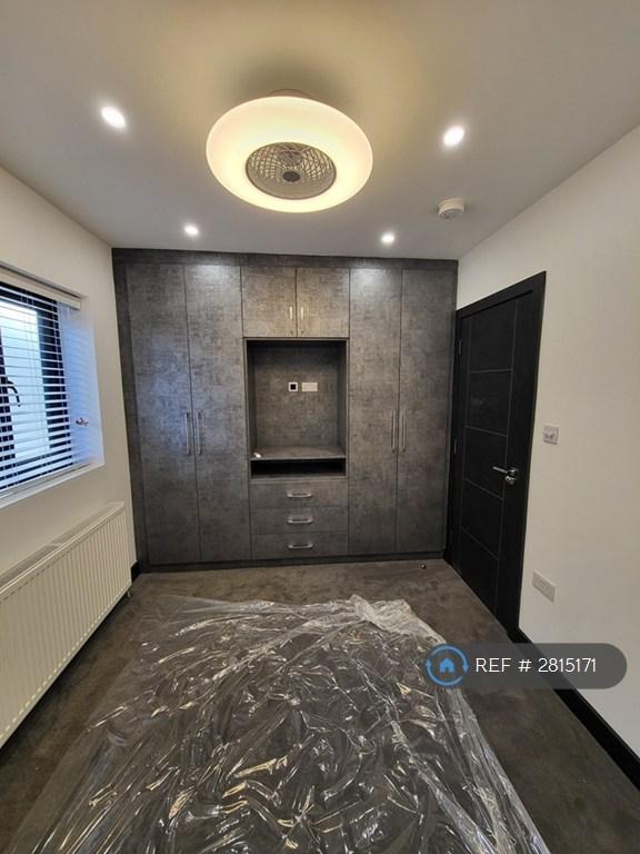 Bed 4 With Fitted Wardrobe