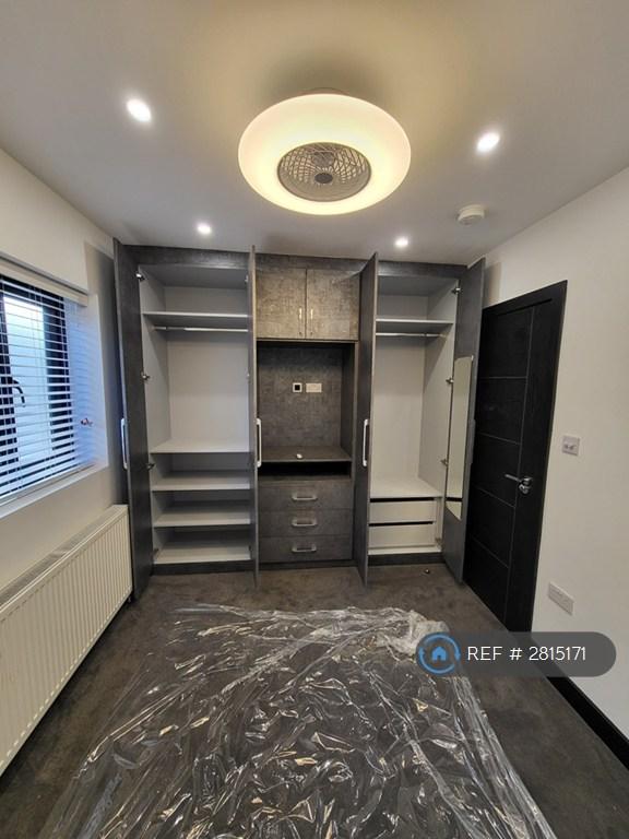 Bed 4 With Fitted Open Wardrobe