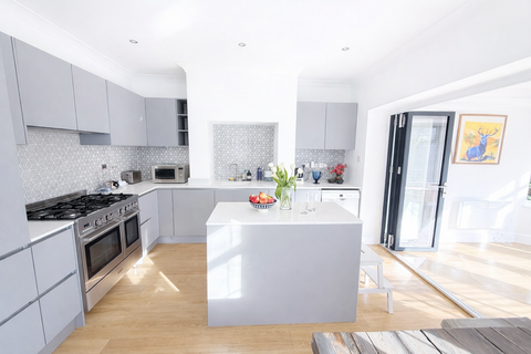 3 bedroom semi-detached house to rent, Fern Hill Mount, Shipley BD18