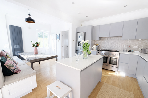 3 bedroom semi-detached house to rent, Fern Hill Mount, Shipley BD18