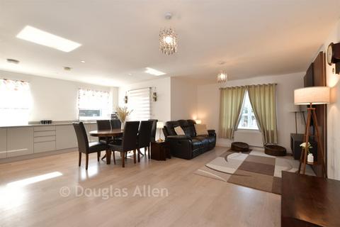 2 bedroom flat for sale, Faringdon Avenue, Romford, Essex