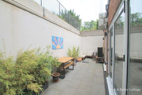 undefined, South Drive, Coulsdon CR5