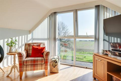 2 bedroom flat for sale, London Road, Benfleet SS7