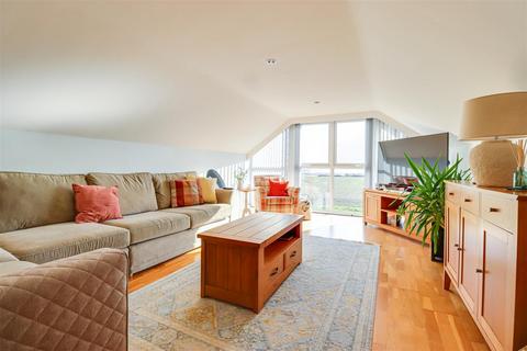 2 bedroom flat for sale, London Road, Benfleet SS7