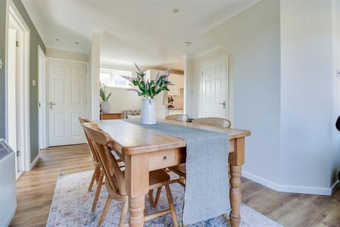 2 bedroom flat for sale, London Road, Benfleet SS7