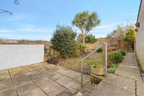 3 bedroom semi-detached house for sale, Laburnum Green, Hailsham