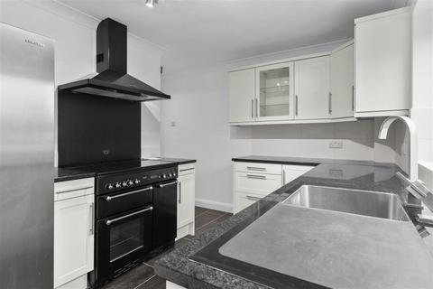 3 bedroom semi-detached house for sale, Laburnum Green, Hailsham