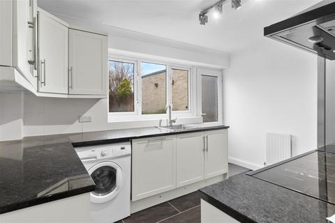 3 bedroom semi-detached house for sale, Laburnum Green, Hailsham