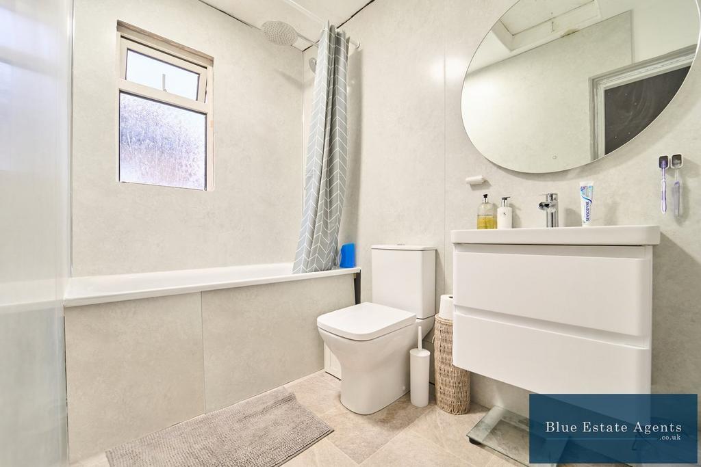 Family Bathroom Suite