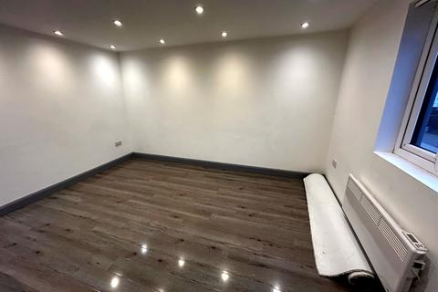 3 bedroom apartment to rent, a Castle Street, Stockport
