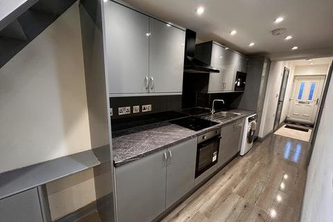 3 bedroom apartment to rent, a Castle Street, Stockport