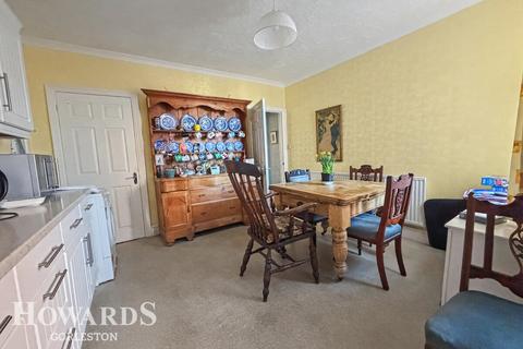 4 bedroom terraced house for sale, Upper Cliff Road, Gorleston