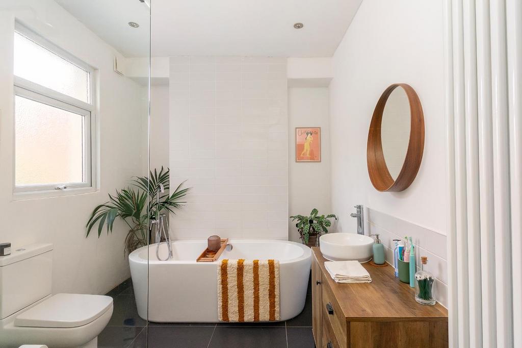 2 C1 RBR - Bathroom C.jpg