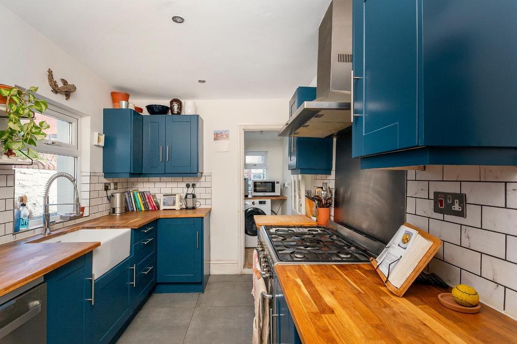 2 C1 RBR - Kitchen A.jpg