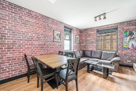 6 bedroom maisonette to rent, Tamworth Street, London SW6