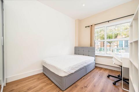 6 bedroom maisonette to rent, Tamworth Street, London SW6