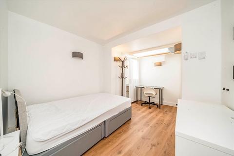 6 bedroom maisonette to rent, Tamworth Street, London SW6