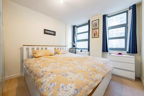 2 bedroom flat to rent, Southgate Road, London N1