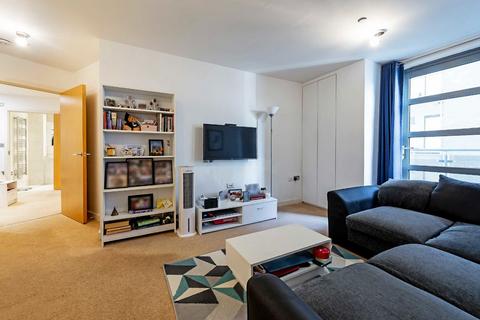 2 bedroom flat to rent, Southgate Road, London N1