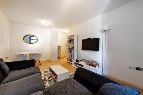 2 bedroom flat to rent, Southgate Road, London N1