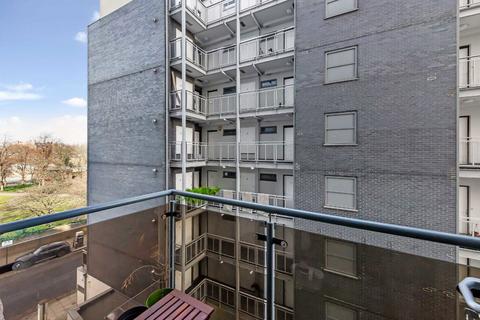 2 bedroom flat to rent, Southgate Road, London N1