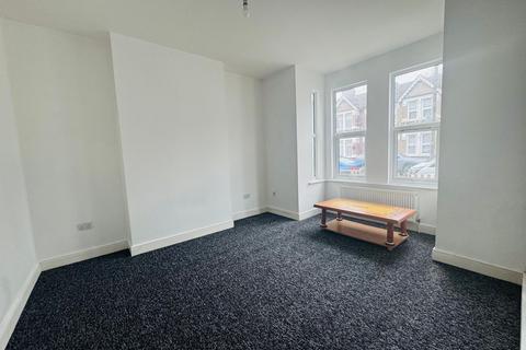 3 bedroom terraced house to rent, 3 bed, Mortlake Road IG1