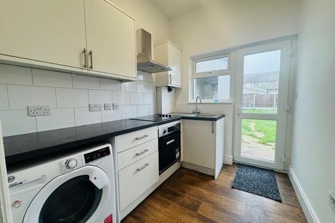 3 bedroom terraced house to rent, 3 bed, Mortlake Road IG1