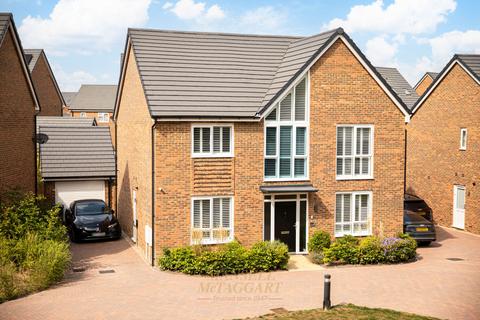 4 bedroom detached house for sale, Maynard Street, Crawley RH10