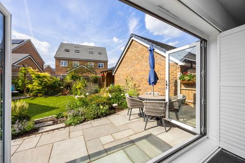 4 bedroom detached house for sale, Maynard Street, Crawley RH10