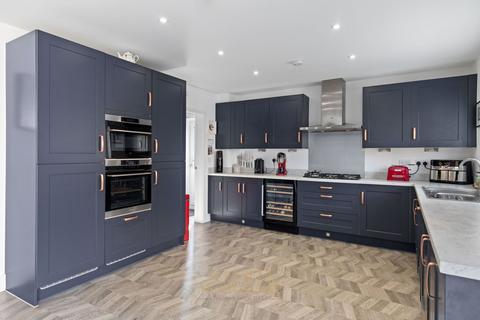 4 bedroom detached house for sale, Maynard Street, Crawley RH10