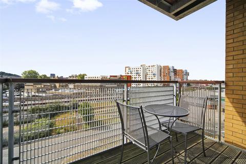 2 bedroom apartment to rent, Tarves Way Greenwich SE10