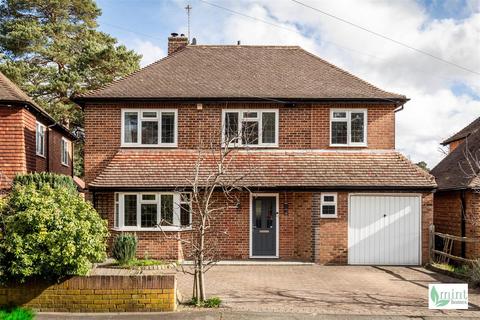 5 bedroom detached house for sale, Hamilton Avenue, Woking GU22