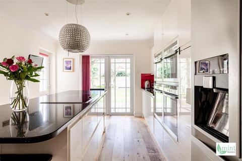 5 bedroom detached house for sale, Hamilton Avenue, Woking GU22