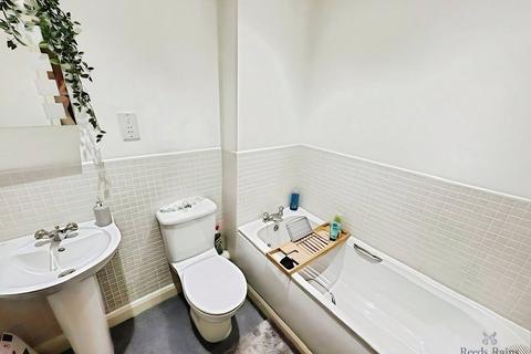 2 bedroom apartment to rent, Canal Road, Cheshire CW12