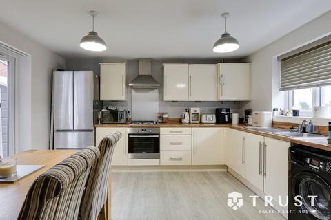 4 bedroom terraced house for sale, Westfield Street, Heckmondwike, WF16